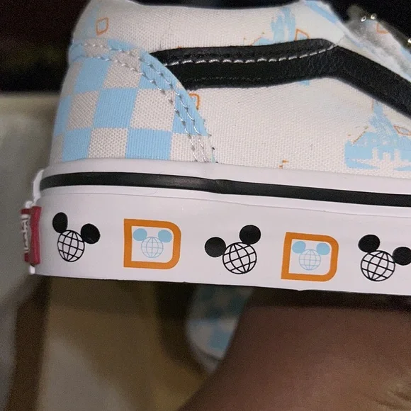 NWT Mickey Mouse VANS Old Skool V Sneakers (Child)
New in original box - Picture 8 of 12